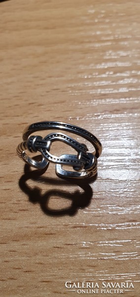 Silver ring forming a belt buckle 925