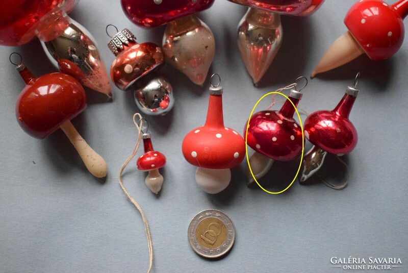 1 old glass mushroom Christmas tree decoration 5.5 cm (circled in the photo)