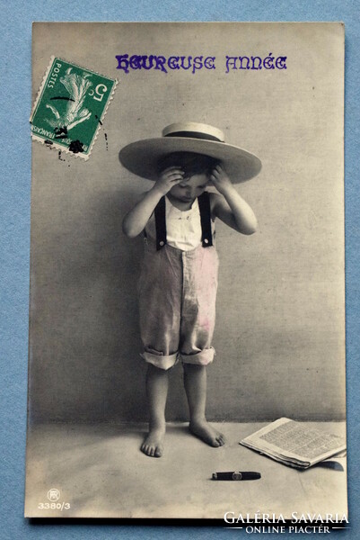 Antik Újévi üdvözlő fotó képeslap - kisfiú kalapban