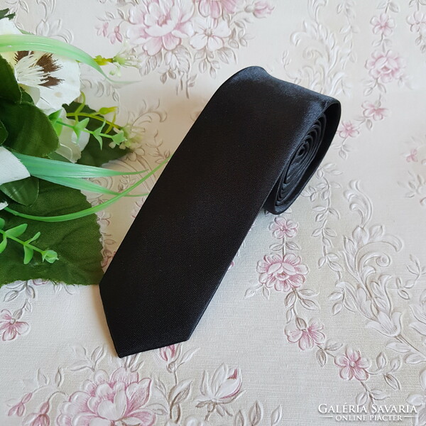 ÚJ, vékonyított fekete színű szatén nyakkendő