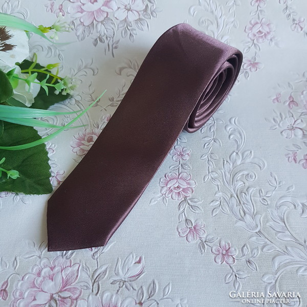 ÚJ, vékonyított barna színű szatén nyakkendő