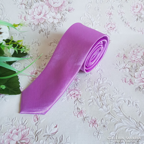 ÚJ, vékonyított világos lila színű szatén nyakkendő
