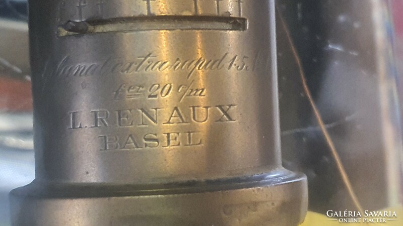 Antique wooden box camera with L. Renaux basel lens, in perfect condition.