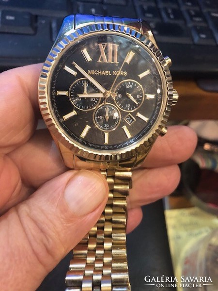 Michael kors large men's quartz wristwatch, in perfect condition