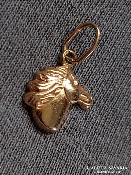 Equestrian gold pendant. 14 K.