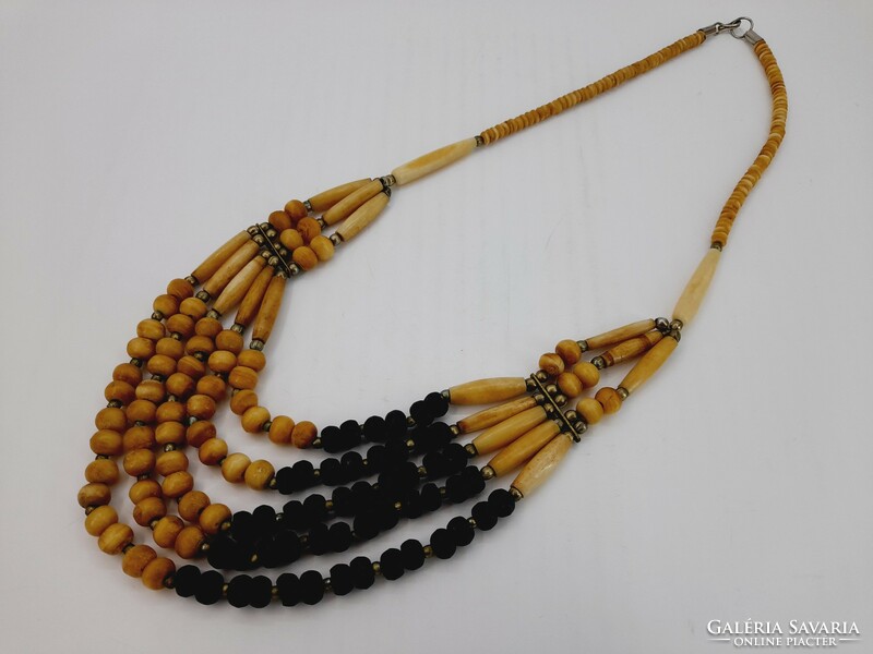 Horn or bone necklace, 62 cm