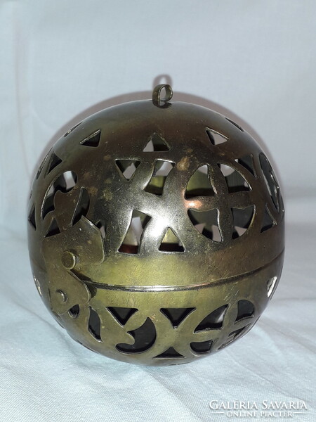 Potpourri holder sphere-shaped metal openwork box can also be hung as a Christmas tree decoration