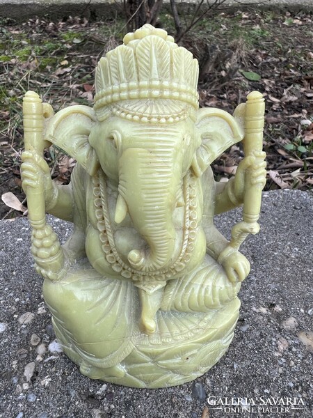 Ganesha jáde kőből.