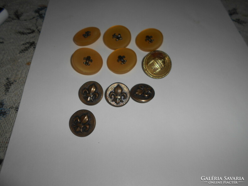 From a seamstress' legacy (10 pcs) 5+ with 4 scout symbols + 1 holy crown button