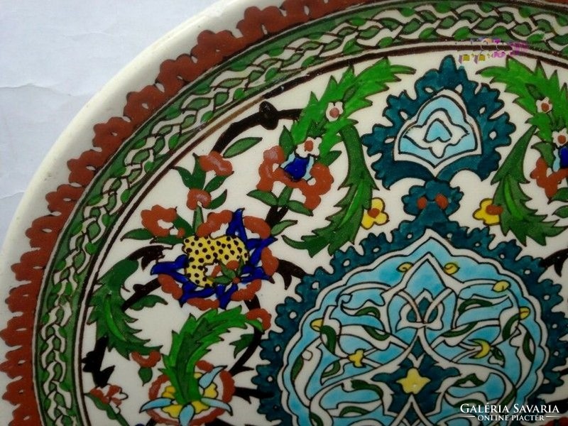 Acanthus leaf motif table and wall decorative plate from Turkey, a rarity for your display case