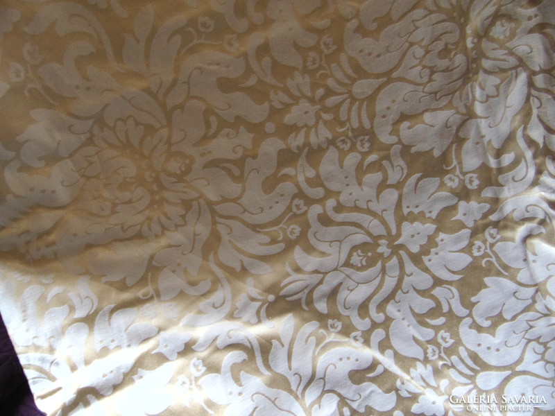 Álomszép brokát ágynemű aranyló vanília színben