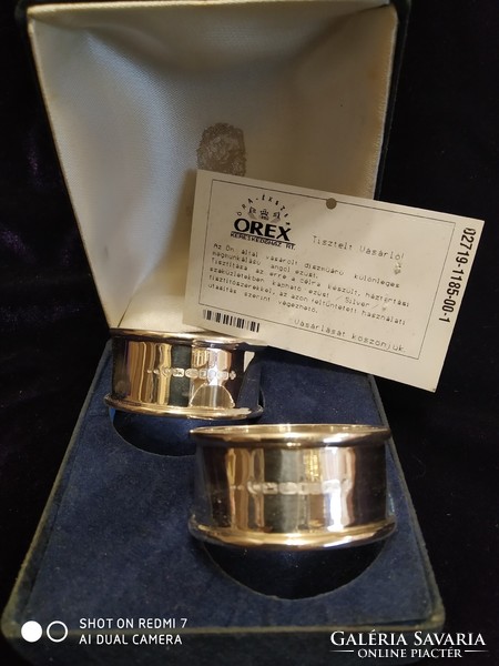 Pair of silver (925) English napkin rings in their own gift box.