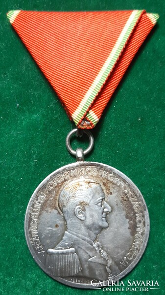 Hungarian large silver valor medal, on contemporary ribbon