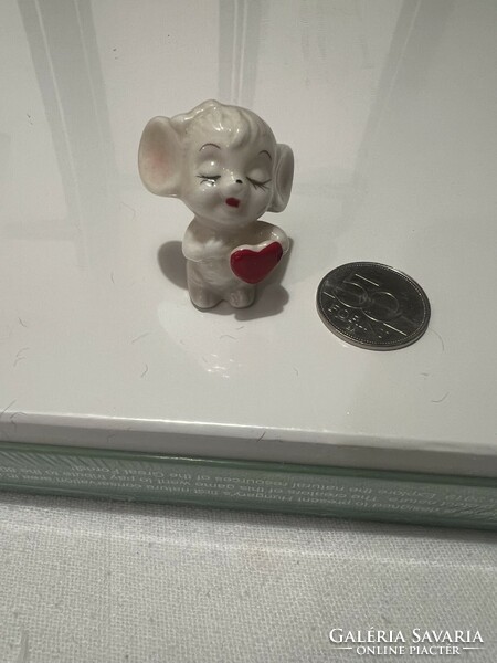 Retro porcelain mouse figure