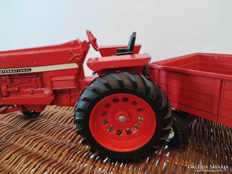 Vintage, öntvény makett - traktor+ pótkocsi / ERTL