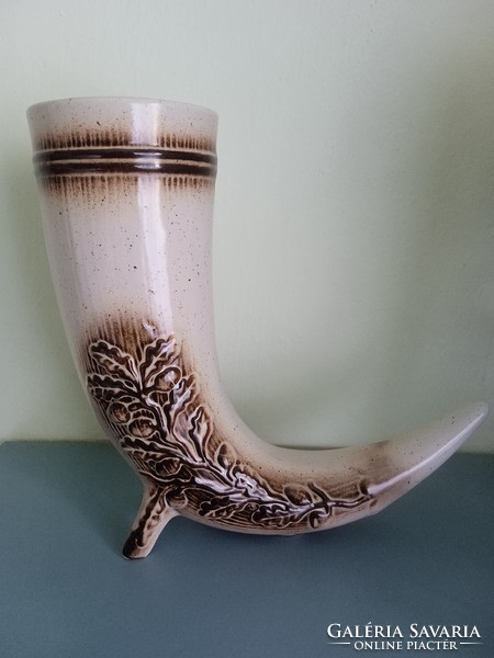 Ceramic drinking horn