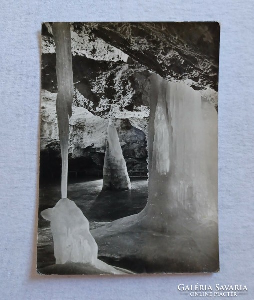 A dobsinai cseppkőbarlang: képes levelezőlap Szlovákiából az 1950/60-as évekből