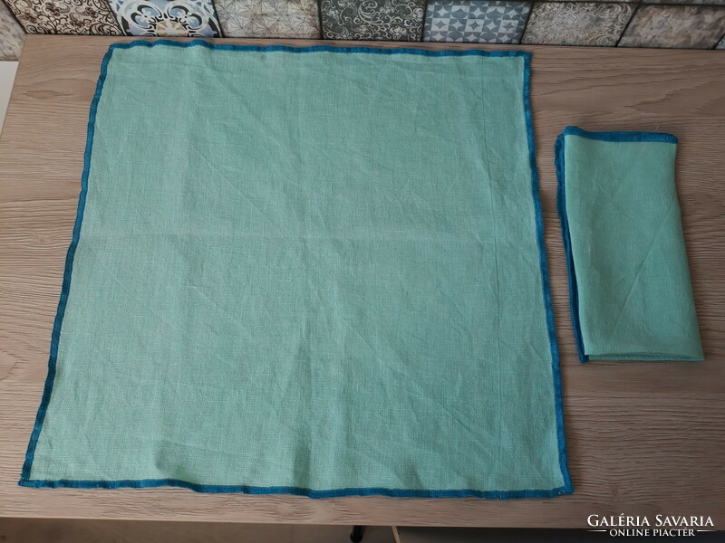2 butlers linen / textile napkins in bright mint green