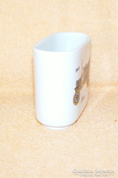 Car porcelain ashtray and cigarette holder
