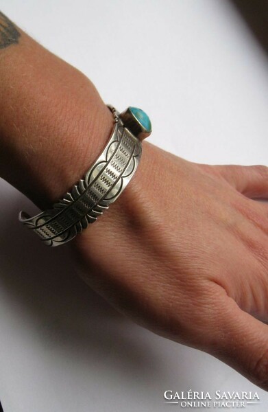 Indián kézműves design ezüst karperec türkiz kővel - navajo