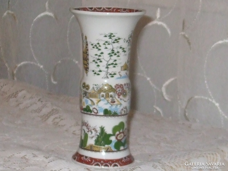 Beautiful geisha pattern unterweíssbach vase.