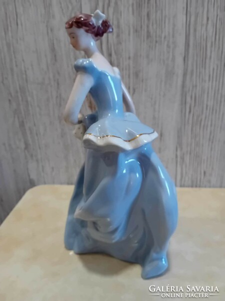 Royal Dux csehszlovák porcelán kendős hölgy figura
