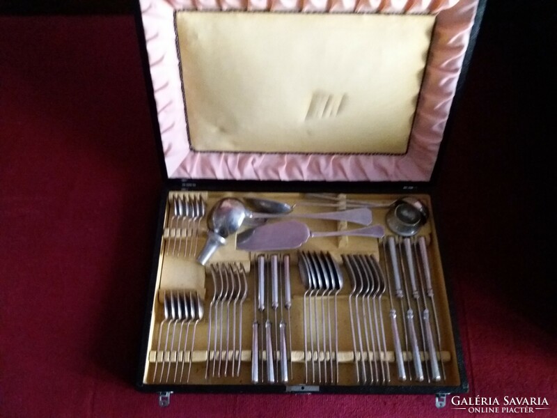 Hagyatékból ezüst 6 személyes evőeszköz készlet eredeti dobozában, kulcsával