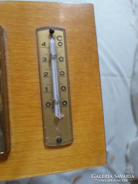 Retro table or wall barometer