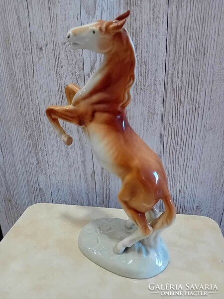 Royal Dux csehszlovák porcelán ágaskodó ló figura