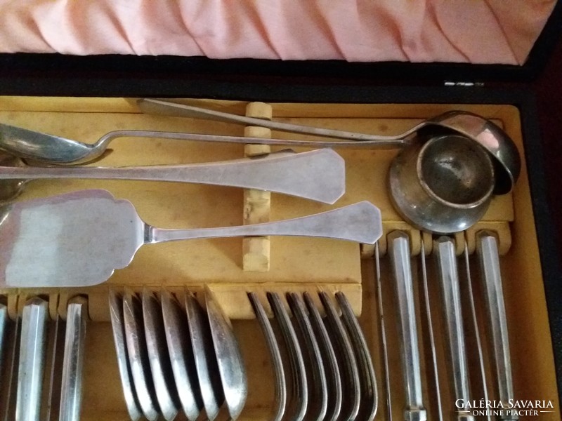 Legacy silver 6-person cutlery set in original box, with key