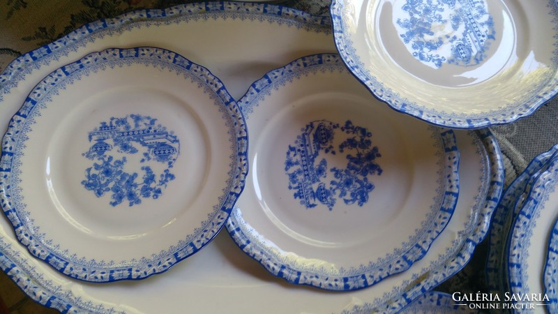 Beautiful tableware, many pieces