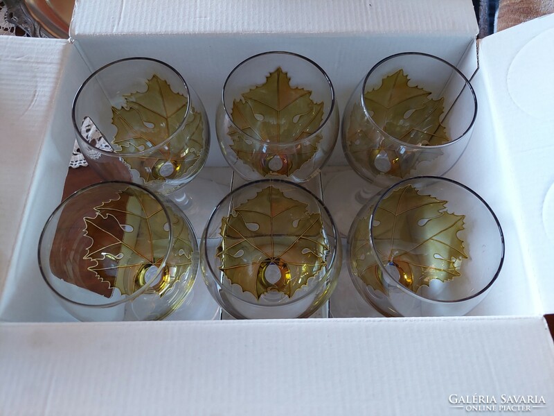 Leaf pattern wine glass set with box of 6