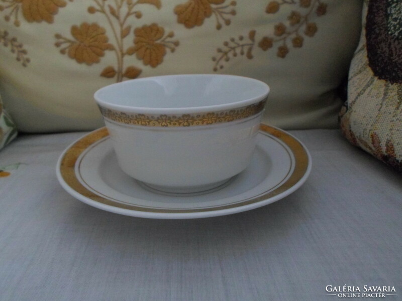 Alföldi Porcelán, aranyszegélyes teáscsésze alátéttel (1970-es évek)