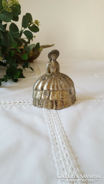 English bronzed lady's bell