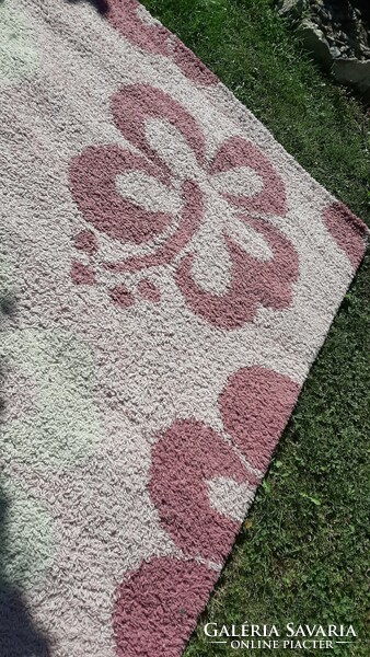 Rózsaszín szőnyeg pillangóval (160 *220 cm)