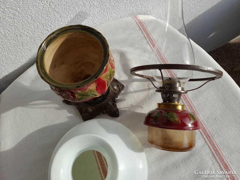 Art Nouveau majolica table kerosene lamp, all original, nicely proportioned pieces