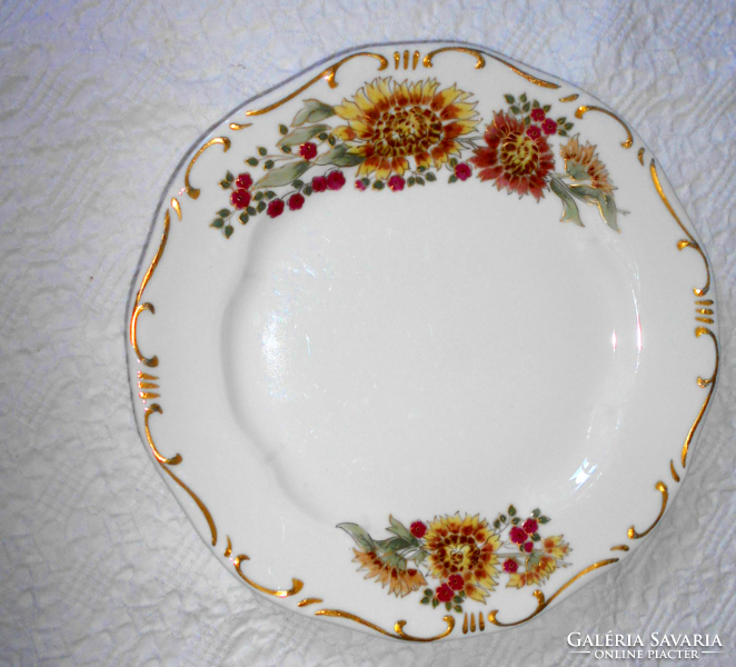 Zsolnay porcelain plate with gold contour pattern