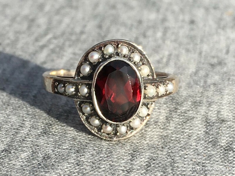 Women's silver ring garnet and pearl