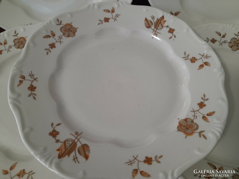 5 Zsolnay flat plates with a rare pattern