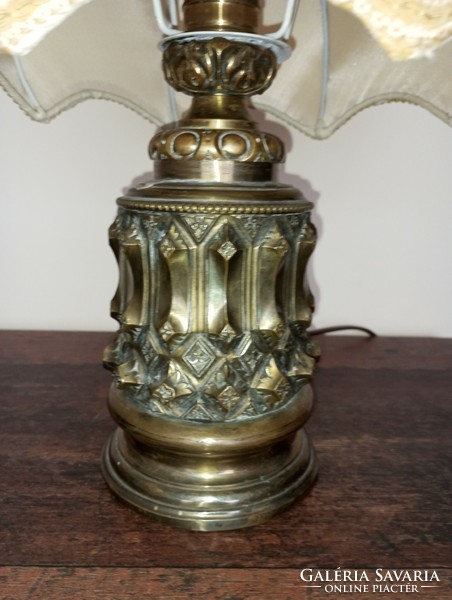 Table lamp with a bronze body