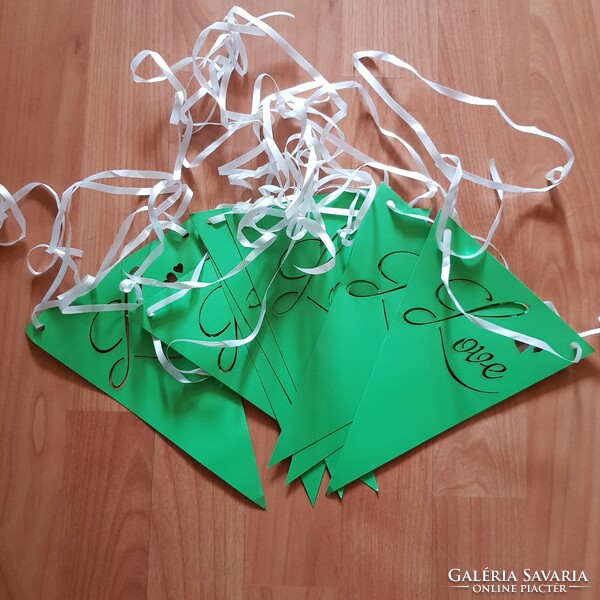 7db zöld színű Esküvői papír zászló dekoráció – Love kivágással