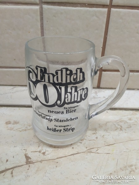 Thick-bottomed glass beer mug for sale!