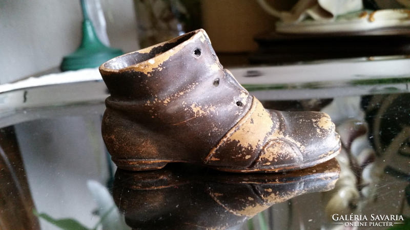 Régi viseltes hatású kerámia cipőcske, 8 x 4 x 4 cm