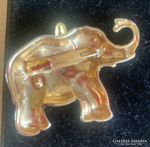 Gilded elephant badge-no mark-
