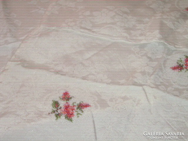 Aranyos hímzett rózsás damaszt szalvéta
