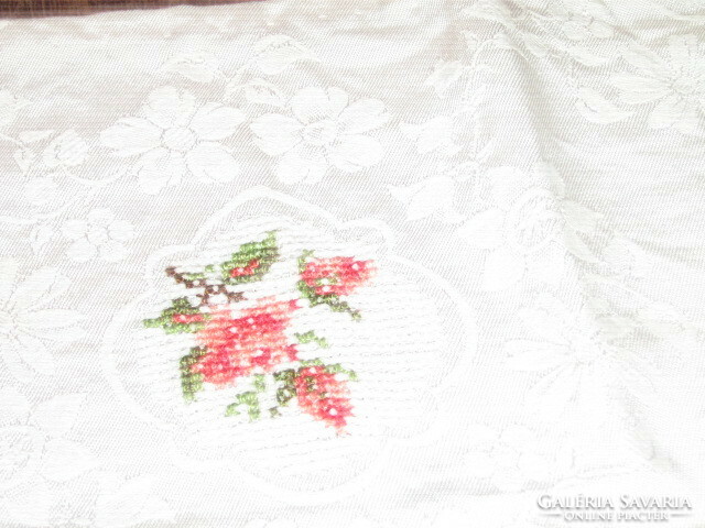 Cute embroidered pink damask napkin