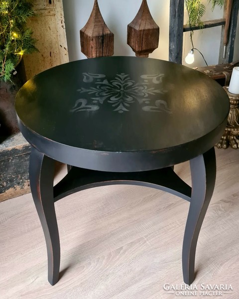 Painted art deco round table