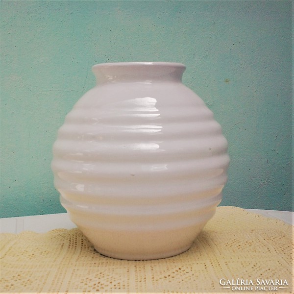 Retro tire pattern belly vase with white glaze