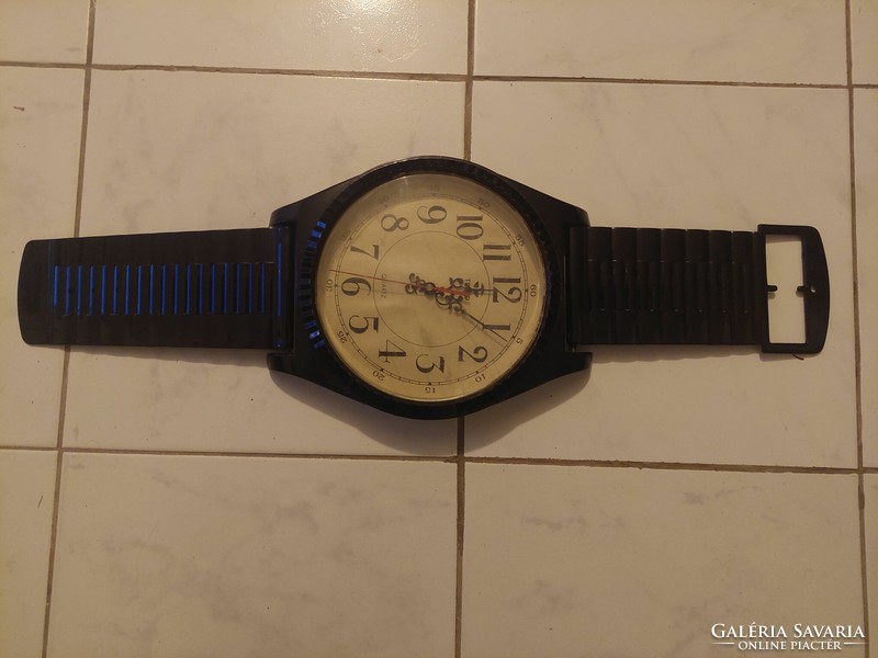 Retro wristwatch wall clock