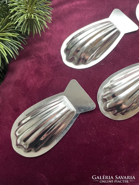 5 metal cake pans, chocolate moulds, - madeleine